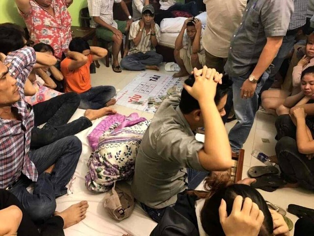 Triệt phá “ổ” cờ bạc bịp ở Sài Gòn - 1 Triệt phá “ổ” cờ bạc bịp ở Sài Gòn - 1