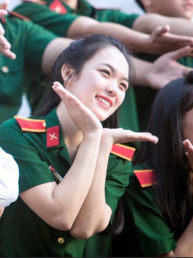 Cô giáo Quốc phòng xinh và vui tính thế này, học sinh nào chẳng "mê" - 6 Cô giáo xinh đẹp vẫn còn độc thân