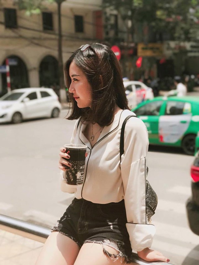 Cô giáo 9x bất ngờ nổi tiếng từ bức ảnh phụ huynh chụp - 4 Một số hình ảnh đời thường của cô giáo