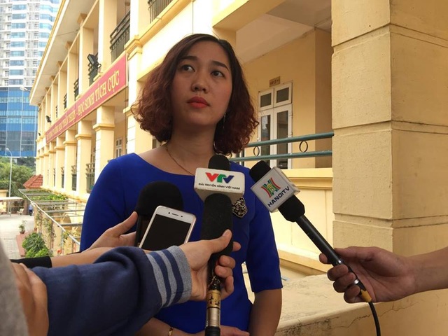 Giáo viên và gia đình nói gì về kết luận vụ HS trường Nam Trung Yên gãy chân - 1 Cô Nhung, chủ nhiệm lớp cháu Kiên cho biết, mình hài lòng với quyết định kỉ luật của Hội đồng kỉ luật quận