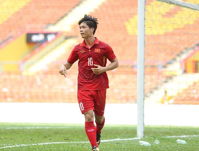 U22 Việt Nam 4-1 U22 Campuchia: Cú đúp của Công Phượng - 4 Công Phượng ăn mừng bàn thắng vào lưới Campuchia
