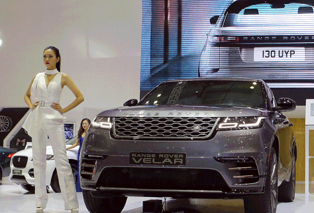 Chỉ sau nửa năm ra đời, Range Rover Velar đã có mặt tại Việt Nam - 1
Xe được báo giá tại Việt Nam khởi điểm từ 5,095 tỷ đồng