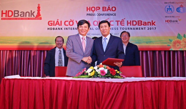 Ông Nguyễn Phước Trung: “Giải HDBank giúp quảng bá hình ảnh cờ vua Việt Nam ra quốc tế” - 1 TTK Liên đoàn cờ Việt Nam Nguyễn Phước Trung (trái) khẳng định giải cờ vua quốc tế HDBank có đẳng cấp rất cao
