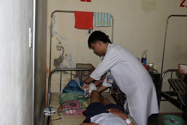 Hai cô gái gây tai nạn, bỏ nạn nhân ở nghĩa địa: "Quá dã tâm!" - 3
Bác sĩ cho biết ông Thanh bị đa chấn thương và bị chấn động mạnh về tinh thần.