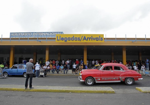 Quan hệ Cuba - Mỹ: Dòng chảy thăng trầm của lịch sử - 11 Ngày 15/1/2015: Dưới thời cựu Tổng thống Obama, Mỹ đã nới lỏng một loạt các biện pháp cấm vận Cuba, trong đó có việc mở rộng các hoạt động thương mại, đầu tư, du lịch và tài chính giữa hai nước sau nhiều năm siết chặt.