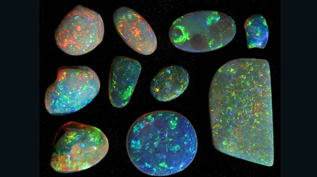 Viên đá opal đẹp nhất thế giới lần đầu ra mắt công chúng  Báo Dân trí
