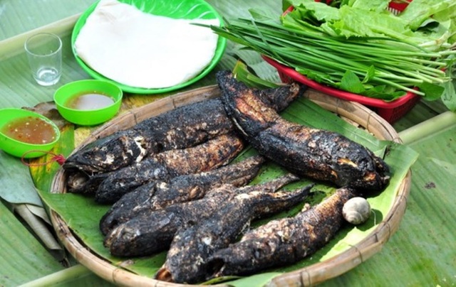 Những món ngon ở An Giang khiến thực khách mê mẩn - 5 Cá lóc nướng trui thích hợp dùng cho mọi bữa ăn.