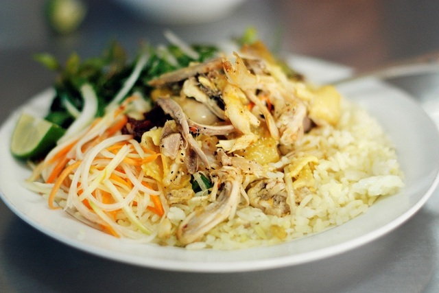 Có gì ở Hội An - thủ phủ ẩm thực mới của Việt Nam - 4 Món cơm gà Hội An với hương vị rất riêng, vô cùng hấp dẫn khiến khách du lịch không thể chối từ.