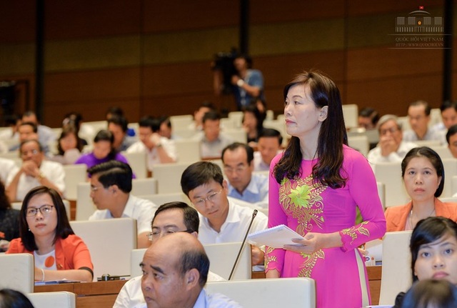 Đề nghị xử lý hình sự hành vi bôi nhọ lãnh đạo Đảng, Nhà nước - 1 Đại biểu Quốc hội Nguyễn Thị Xuân phát biểu tại hội trường (Ảnh: Quochoi.vn)