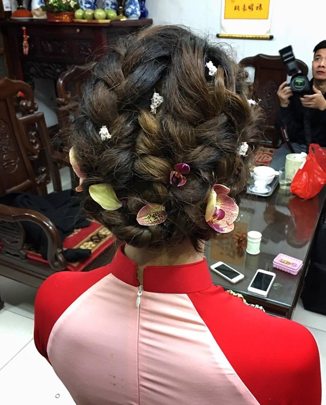 Lộ diện vị hôn phu điển trai của Á hậu Hoàng Anh - 2 Kiểu tóc của Hoàng Anh trong Lễ vu quy sáng nay được chuyên viên trang điểm Mai Phan chia sẻ.