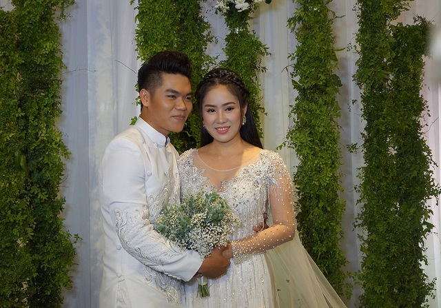 Hình ảnh tiệc cưới sang trọng của Lê Phương tại Sài Gòn - 7 Hình ảnh tiệc cưới sang trọng của Lê Phương tại Sài Gòn - 7