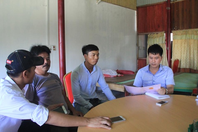 Lừa lấy đất của dân cho cán bộ huyện đào ao nuôi cá? - 1 Các hộ dân phản ánh sự việc với PV