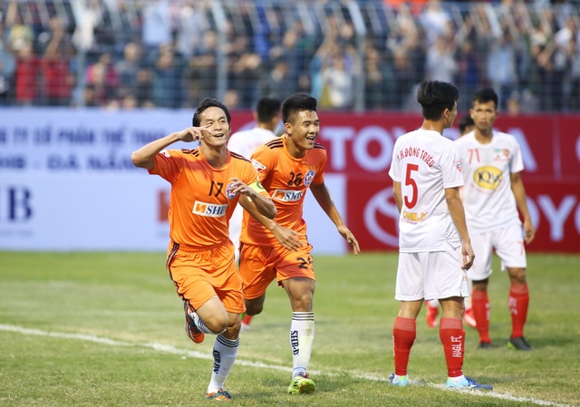 SHB Đà Nẵng đánh bại HAGL ngày khai sân Hòa Xuân - 1
Các cầu thủ Đà Nẵng ăn mừng bàn thắng