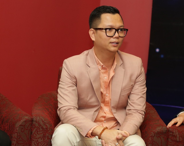 Tùng Dương: “Tôi hát về người tình không thể quyến rũ như anh Bằng Kiều” - 3 Đạo diễn Long Kan cho rằng, Bằng Kiều là một chàng trai khá đào hoa nên có lẽ không ai khác gợi đến hình ảnh mùa xuân trong tình yêu tròn vai như anh.
