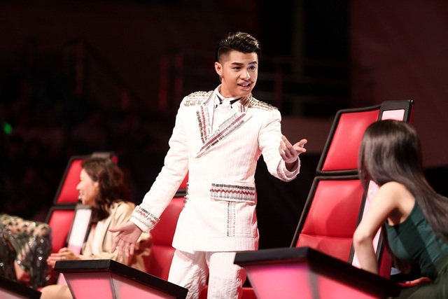 Thu Minh “mắng” Noo: "Không phải ai cũng lạnh lùng với phụ nữ như em" - 3 Noo đứng lên hỏi: Bây giờ các bạn nữ hãy nói cho tôi nghe một điều, các bạn thích những người đàn ông càng lạnh lùng, càng quậy thì các bạn càng thích đúng không, tại sao Đông Nhi có bài Bad Boy.