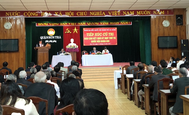 "Sai phạm của chính quyền sao lại để người dân và doanh nghiệp gánh chịu?" - 1 Các ĐBQH TP Đà Nẵng tiếp xúc cử tri tại quận Sơn Trà sáng 12/12