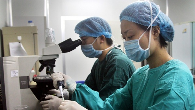 Nữ sinh Trung Quốc suýt chết vì bán trứng cho cơ sở đẻ thuê trái phép - 1 (Ảnh minh họa: SCMP)