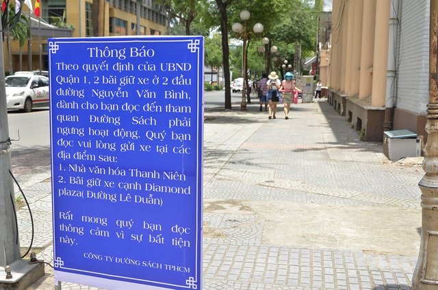 Ông Đoàn Ngọc Hải một mình đi dẹp vỉa hè lúc 5h sáng - 8
Tương tự là bãi giữ xe trên đường Hai Bà Trưng.