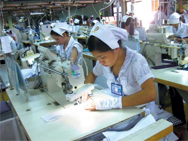 Quảng Nam: Hơn 1.000 công nhân lãng công vì “lương nhận được không rõ ràng” - 4 Quảng Nam: Hơn 1.000 công nhân lãng công vì “lương nhận được không rõ ràng” - 4