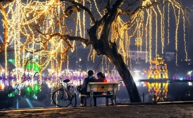 Những điểm đi chơi 8/3 không thể bỏ lỡ ở Hà Nội - 1 Không chỉ trong dịp mùng 8/3 mà bất cứ ngày lễ nào trong năm, Hồ Gươm vẫn luôn là sự lựa chọn lý tưởng.
