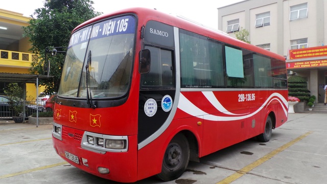 Lộ diện lái xe khách chạy ngược chiều ở đường vành đai 3 trên cao - 1 Chiếc xe khách đi ngược chiều ở đường vành đai 3 trên cao.