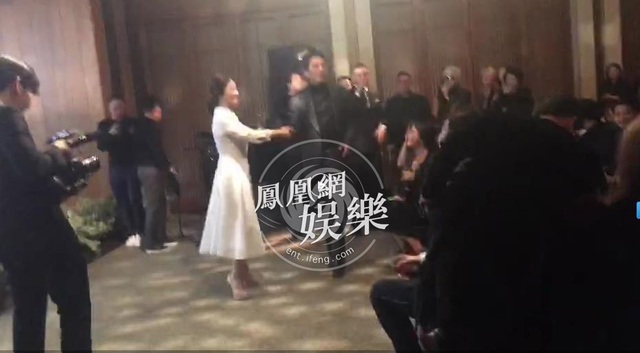 Song Hye Kyo và Song Joong Ki diện đồ hiệu giá gần 3 tỉ đồng trong hôn lễ thế kỷ - 4 Song Hye Kyo và Song Joong Ki diện đồ hiệu giá gần 3 tỉ đồng trong hôn lễ thế kỷ - 4