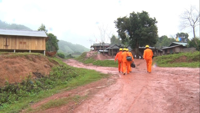 Điện về bản, cuộc sống người dân sẽ tươi sáng hơn! - 1 Điện về bản, cuộc sống người dân sẽ tươi sáng hơn! - 1