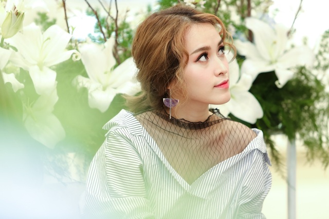 Tú Vi xuề xòa ở nhà, sexy "trễ nải" khi đi sự kiện - 6 Tú Vi xuề xòa ở nhà, sexy "trễ nải" khi đi sự kiện - 6