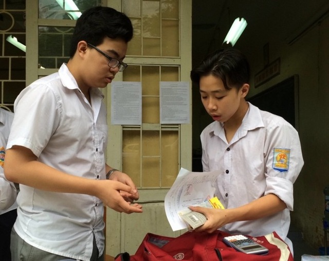 Thi tốt nghiệp THPT và tuyển sinh ĐH, CĐ sẽ có nhiều thay đổi - 1 Theo Ban soạn thảo chương trình phổ thông mới, thi cử sẽ không căn cứ vào cuốn sách cụ thể nào