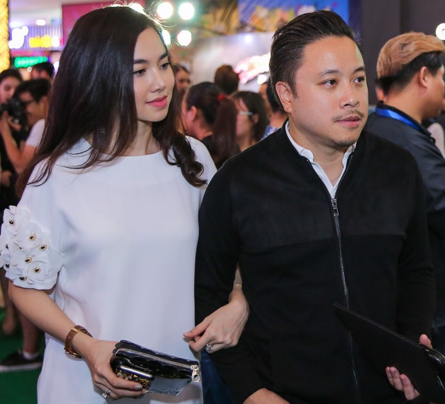 Đinh Ngọc Diệp tiết lộ cuộc sống hôn nhân cùng đạo diễn Victor Vũ - 1 Đinh Ngọc Diệp kết hôn cùng đạo diễn tên tuổi Victor Vũ và cũng trở thành cánh tay đắc lực giúp chồng trong công việc làm phim.