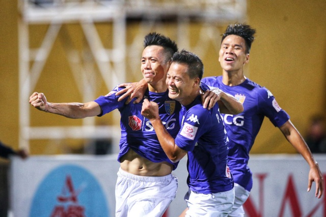 Thắng sát nút Quảng Nam, Hà Nội FC mơ vô địch V-League - 3
Văn Quyết ghi bàn thắng duy nhất của trận đấu - Ảnh: Gia Hưng