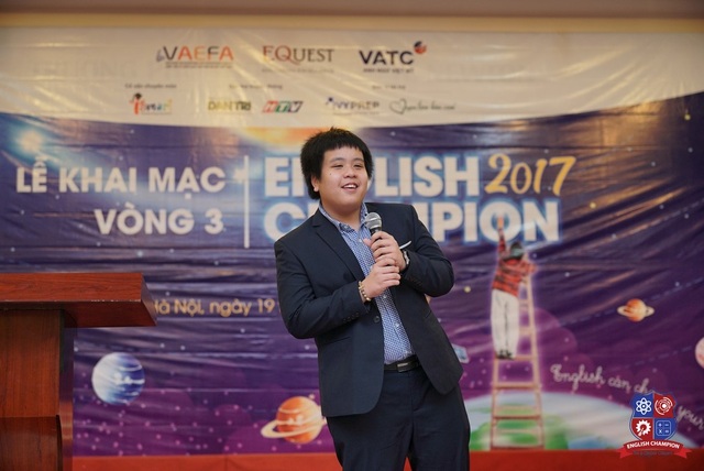 Vòng 3 English Champion 2017: Lạ lẫm, hồi hộp và cảm xúc - 4 Anh Đỗ Nhật Nam, quán quân khối 7 English Champion 2014 chia sẻ, động viên các thí sinh trong lễ khai mạc tại khu vực miền Bắc.