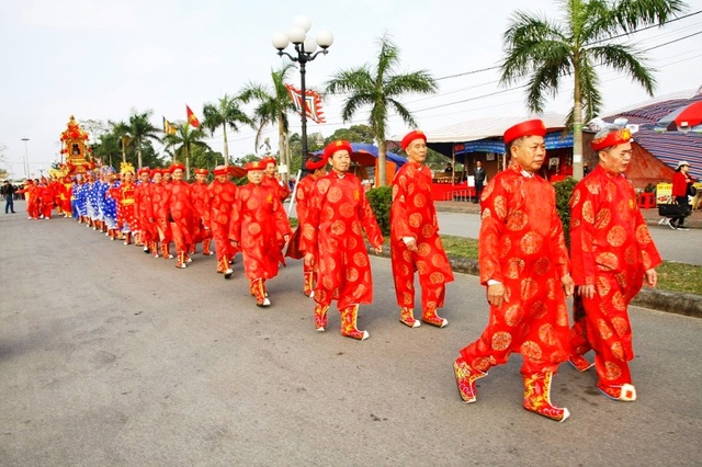Nam Định: Thực hiện nghi lễ “Rước nước, tế cá” - 2 Cùng với nghi lễ Rước kiệu Ngọc Lộ và lễ Khai ấn, nghi lễ “rước nước, tế cá” là một trong 3 nghi lễ chính của lễ hội Khai ấn đền Trần