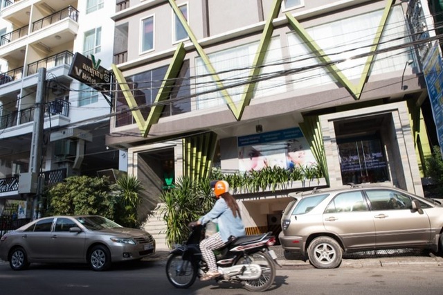 Đoàn Thị Hương có thể đã đến Campuchia trước vụ ông Kim Jong-nam - 1
Khách sạn V Hotel tại Campuchia (Ảnh: Cambodia Daily)