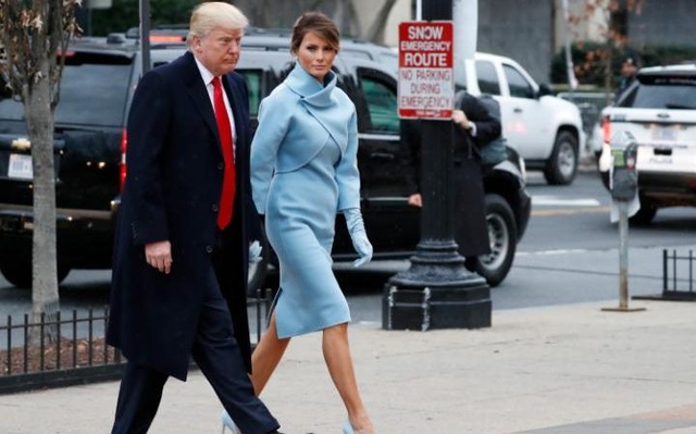 Ông Donald Trump tuyên thệ nhậm chức, trở thành tổng thống thứ 45 của Mỹ - 23
Vợ chồng Tổng thống đắc cử Trump tiến vào nhà thờ để dự lễ cầu nguyện. (Ảnh: Telegraph)