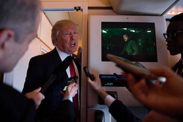 Tổng thống Trump lần đầu tiếp Chủ tịch Trung Quốc tại "Nhà Trắng mùa đông" - 6
Tổng thống Trump trước đó cũng đáp chuyến bay bằng chuyên cơ Air Force One tới khu nghỉ dưỡng Mar-a-Lago để chuẩn bị cho cuộc hội đàm. (Ảnh: AFP)