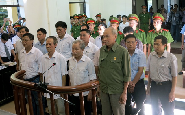 Nhóm cán bộ Đồng Tâm đã chia chác đất như thế nào? - 1
Các bị cáo tại phiên xử sáng nay
