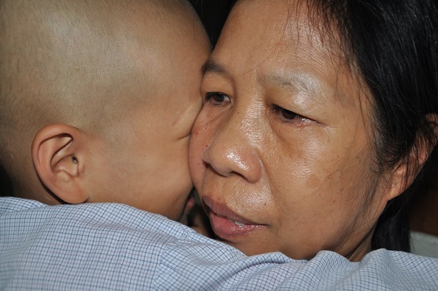 Mẹ ung thư vòm họng chăm con ung thư máu trong nghẹn ngào nỗi đau - 10 Chị hoàn toàn không có ai để bấu víu trong hoàn cảnh bi đát này.