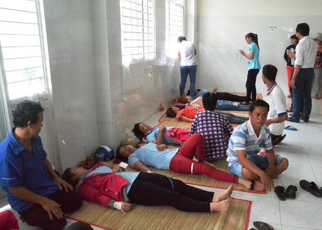 Vụ hàng trăm công nhân nhập viện sau bữa ăn: Mẫu thức ăn có lượng vi sinh vượt ngưỡng - 1 Sau khi được xuất viện về nhà, ngày 3/7 có 124 công nhân có chịu chứng nôn ối, đau bụng... nên phải nhập viện trở lại điều trị