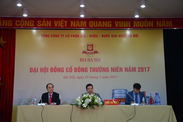 Habeco tổ chức thành công Đại hội cổ đông thường niên năm 2017 - 1
Doanh thu tiêu thụ sản phẩm chính của Habeco năm 2016 đạt 8.127,6 tỷ đồng, tăng 8% so với cùng kỳ và bằng 100,8% kế hoạch năm. Lợi nhuận trước thuế đạt 977,3 tỷ đồng.