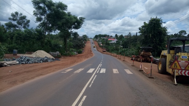 Nâng cấp 19 km đường, lập... 2 trạm thu phí (!) - 4
Riêng tuyến QL 26 còn lại đang được nâng cấp bằng Quỹ bảo trì đường bộ và nguồn ODA