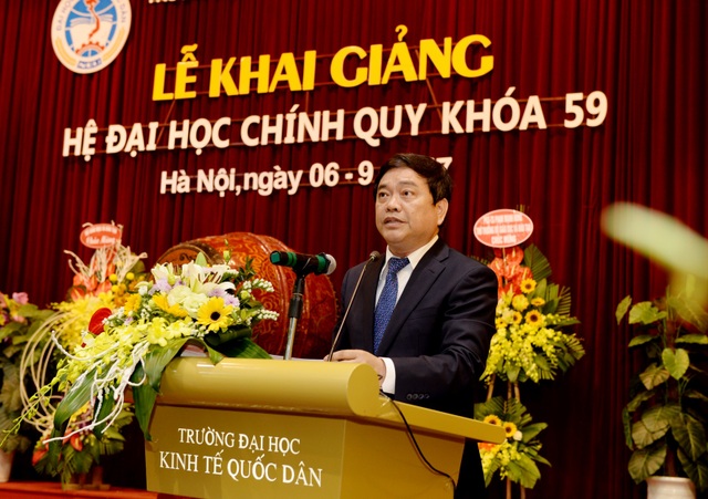 Hơn 5.000 tân sinh viên ĐH Kinh tế quốc dân đón chào Khai giảng năm học mới - 1
GS.TS Trần Thọ Đạt, Hiệu trưởng trường ĐH Kinh tế quốc dân
