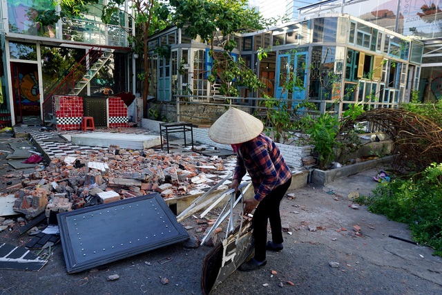 Nhà ga 3A - Khu vui chơi của giới trẻ Sài Gòn trước giờ đóng cửa - 5 Từ khi có thông tin đóng cửa, các cửa hàng kinh doanh đã đóng cửa biến nơi này trở nên hoang vắng hơn.