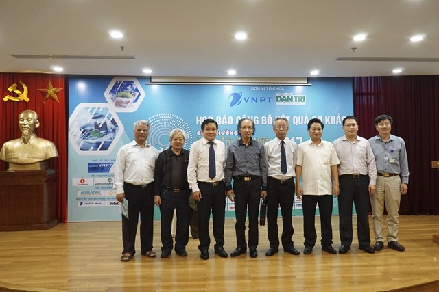 Giải thưởng NTĐV 2017: 17 sản phẩm lọt vào vòng Chung khảo lĩnh vực CNTT - 6
BTC và BGK cùng chụp ảnh lưu niệm sau buổi họp báo.