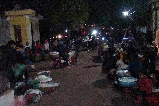 Đầu năm đi chợ Âm Dương huyền bí - 1 Đầu năm đi chợ Âm Dương huyền bí - 1