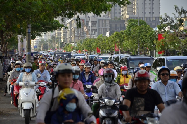 Sáng nay nhiều tuyến đường ở Sài Gòn kẹt cứng - 8 Sáng nay nhiều tuyến đường ở Sài Gòn kẹt cứng - 8