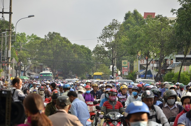 Sáng nay nhiều tuyến đường ở Sài Gòn kẹt cứng - 2 Nhiều tuyến đường xảy ra kẹt xe nghiêm trọng sáng 6/2