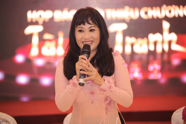 Hoài Linh lần đầu xuất hiện tươi tắn sau khi ra viện - 4 Nghệ sĩ cải lương Thanh Hằng - giám khảo của chương trình năm nay cũng rất yêu thích và theo dõi chương trình từ mùa một. Nghệ sĩ Thanh Hằng chia sẻ, chị cũng từng mong muốn sẽ có một tiết mục tham gia trong chương trình.