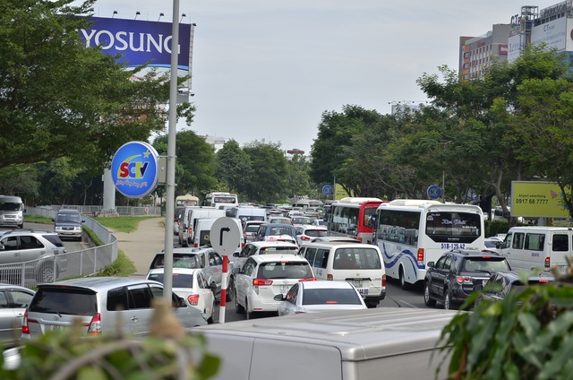 Cao điểm người dân đổ về quê ăn Tết, sân bay kẹt cứng - 10 Cao điểm người dân đổ về quê ăn Tết, sân bay kẹt cứng - 10