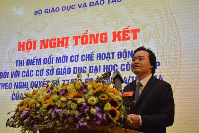 Tìm giải pháp "cởi trói" cho các trường đại học thực hiện thí điểm tự chủ - 2
Bộ trưởng Bộ GD&ĐT Phùng Xuân Nhạ phát biểu tại hội nghị
